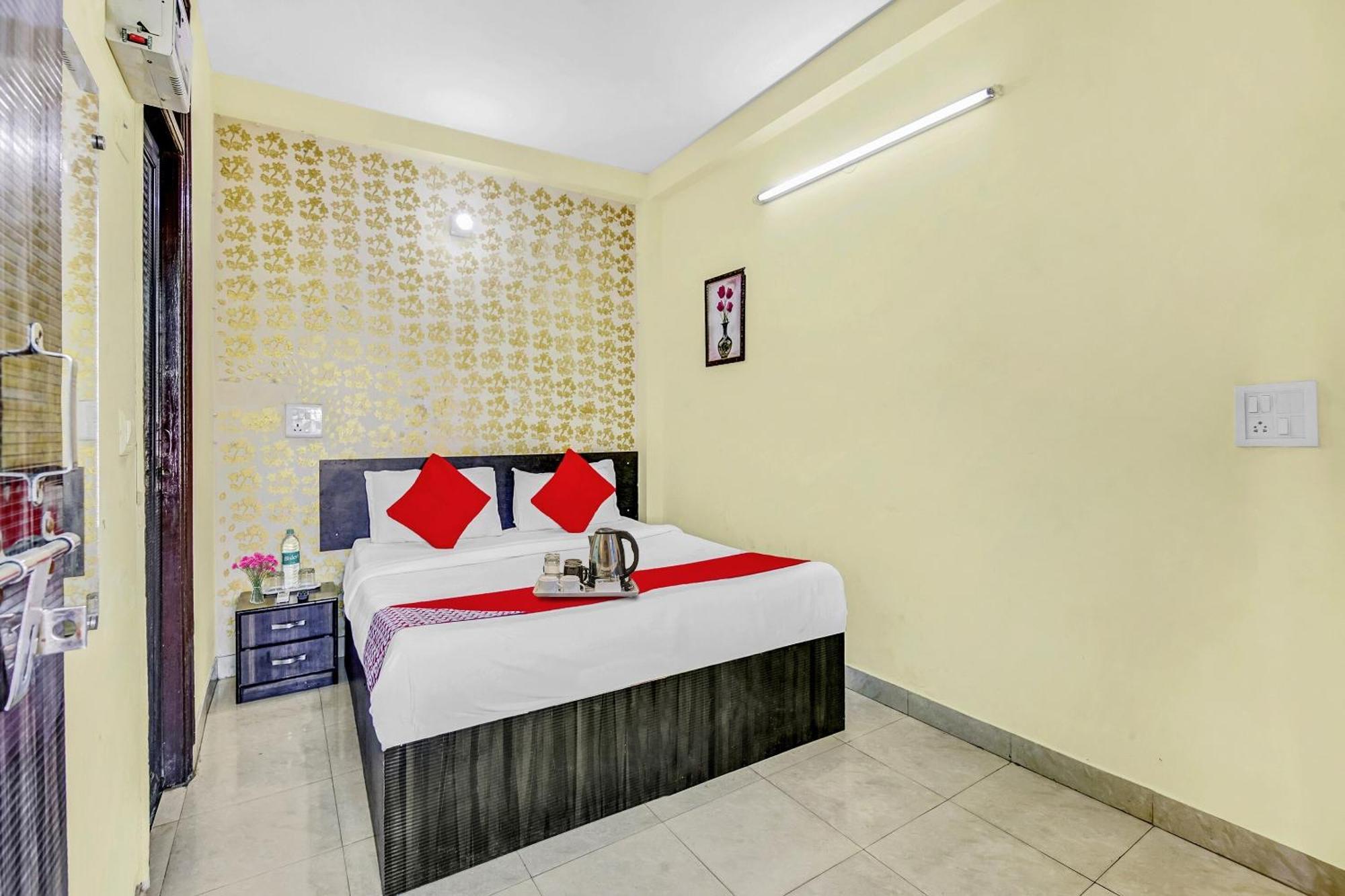 Hotel O The Star Near Akshardham New Delhi